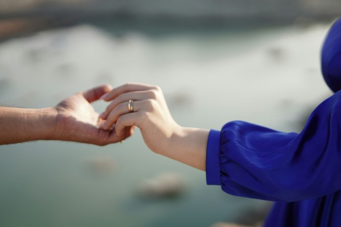What Financial Support Can a Spouse Claim After a Non-Muslim Divorce in Indonesia?